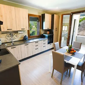 Luxury Garden Marina Apartment